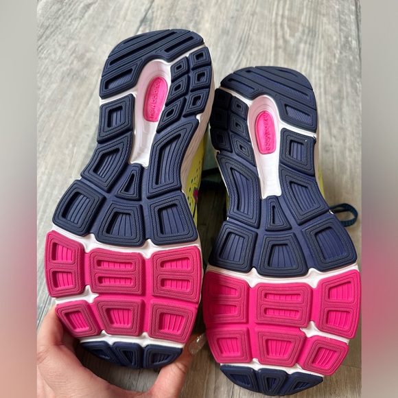 NWOT New Balance Sneakers - Picture 6 of 12